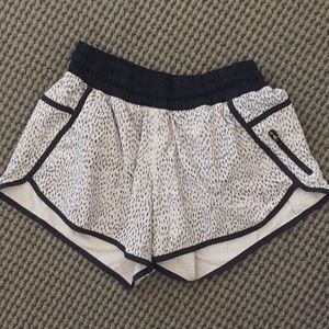 Lululemon tracker shorts